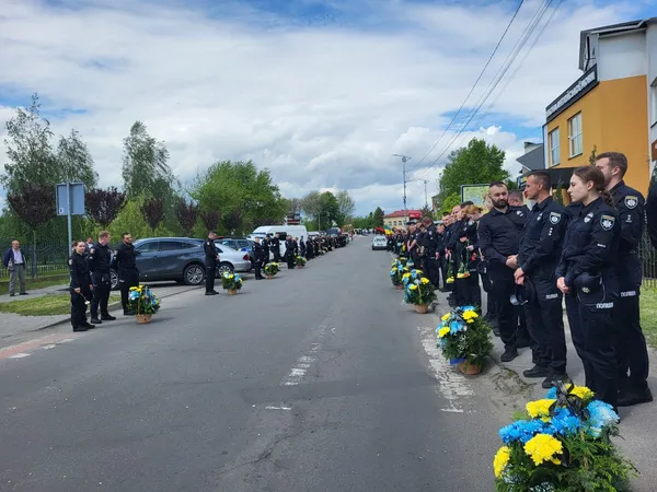 У Ковелі попрощалися з 35-річним сержантом поліції Дмитром Сергієнком (фото)