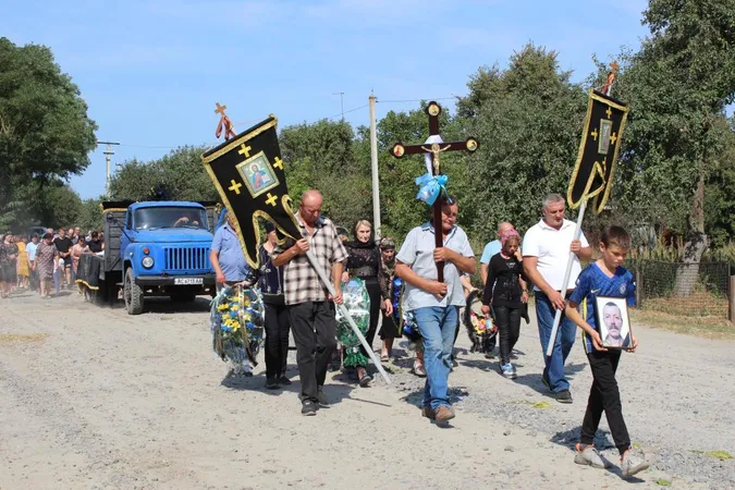 У Луцькому районі попрощалися із бійцем Віктором Ковальчуком (фото)