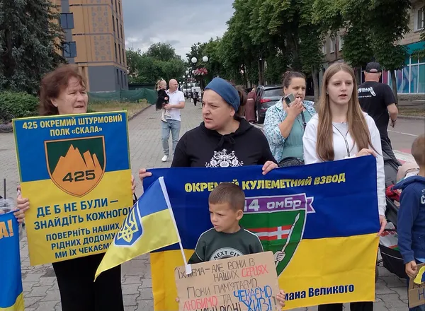 Боротьба триває вже п'ятий рік: у Ковелі рідні військовополонених вийшли на акцію підтримки (фото)