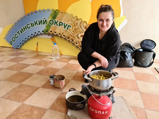 Доки не було світла, у Підгайцівській громаді робили окопні свічки на фронт (фото)