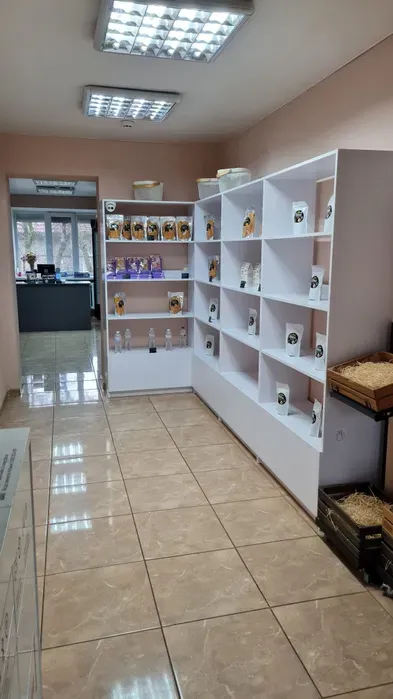 У центрі Луцька продають магазин здорового харчування (фото)
