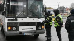 У Луцьку перевіряли, де зупиняється приміський і міський транспорт (фото)