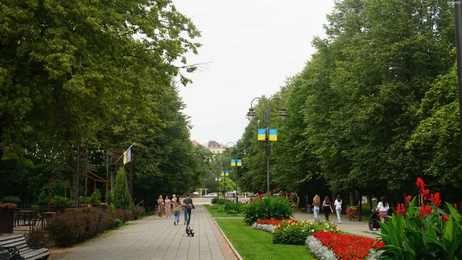 Осінь вже близько: як минули вихідні у Центральному парку Луцька (фото)