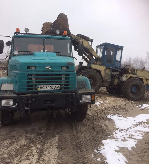 Ожеледиця: на волинські дороги знову виїхала спецтехніка (фото)