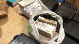 Загорнуті у чорну плівку: волинянин хотів провезти через Устилуг понад вісім мільйонів (фото)