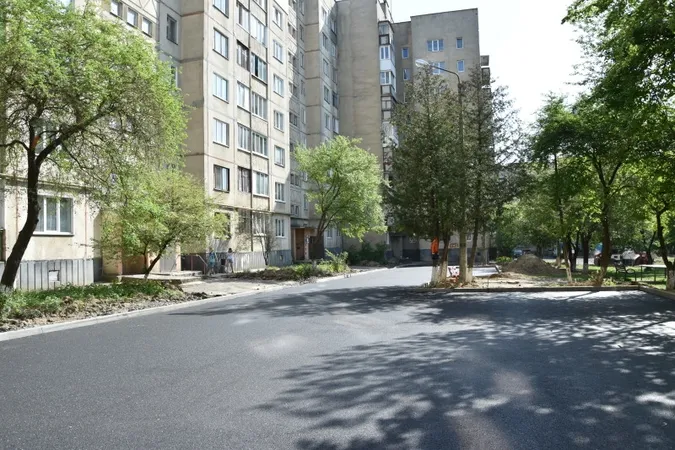 У Луцьку ремонтують двори за новою технологією (фото)