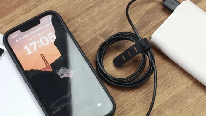 Як зберегти заряд смартфона під час відключення світла