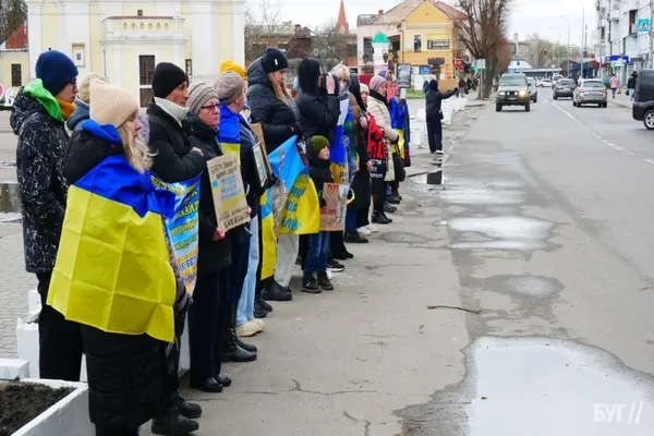 У місті на Волині пройшла мирна акція на підтримку наших захисників (фото)
