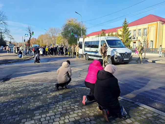 Без батька лишилося двоє синів: у Ковелі попрощалися із воїном Дмитром Табачуком (фото)