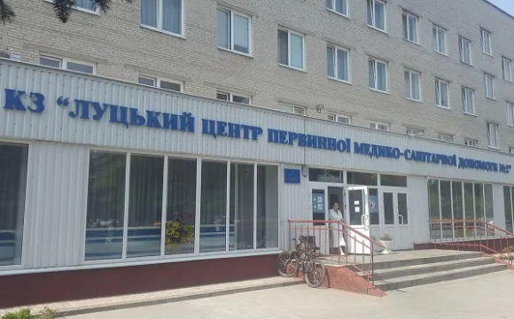 Луцька поліклініка просить пацієнтів із кашлем і лихоманкою не приходити, а телефонувати