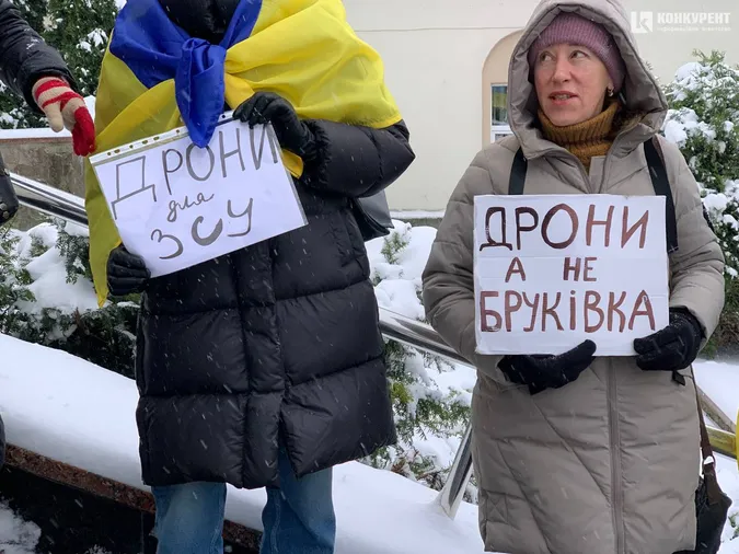 Активісти «вибили» в мера Луцька Поліщука виділити 500 мільйонів на армію (фото)
