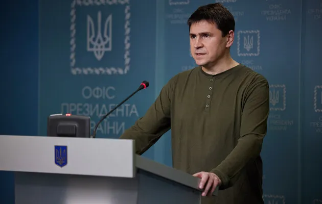 Росія хоче заморозити війну на півроку, щоб зібрати більше військ та озброєння, – Подоляк