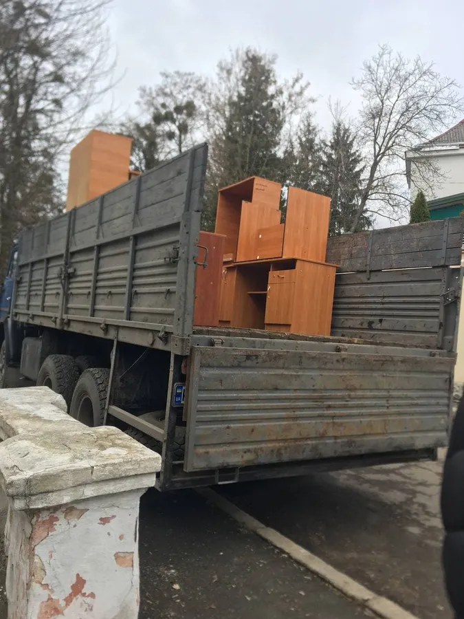 З Луцької дитячої залізниці вивозять меблі та обладнання (фото)