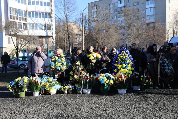 У Луцьку попрощалися із загиблим на Курщині десантником Дмитром Матвіюком (фото)