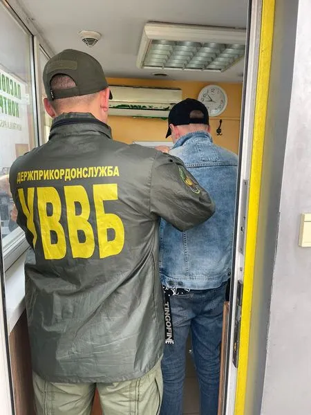 В «Ягодині» ухилянт давав 1000 доларів, аби виїхати за кордон (фото)