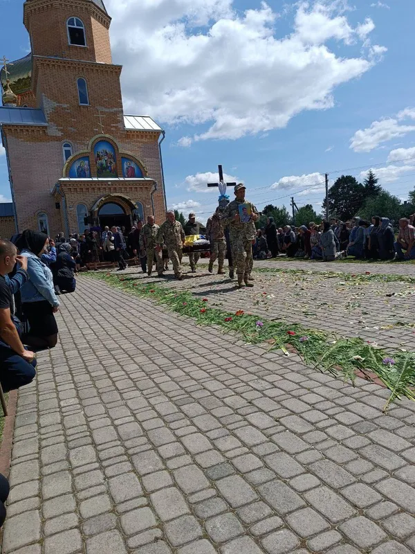 Загинув більше року тому: на Волині попрощалися з Володимиром Мажулою (фото)