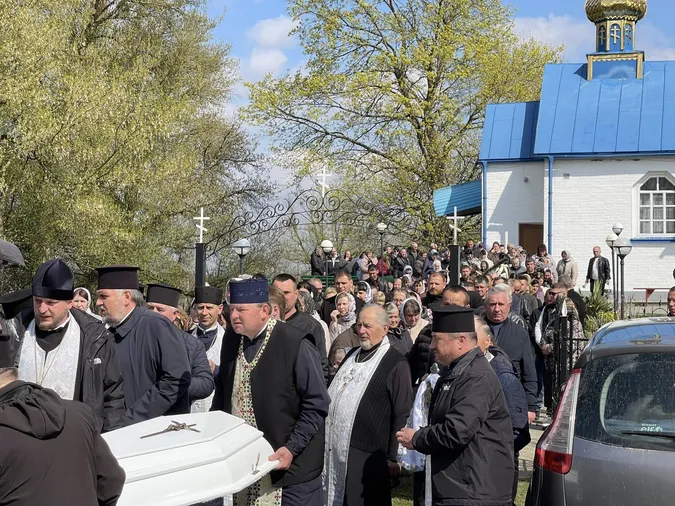 На Волині попрощалися з багаторічним настоятелем Володимиром Лапінським (фото)