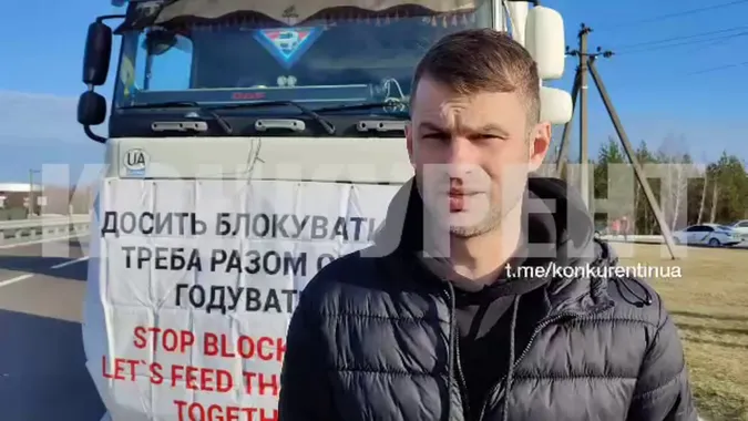 Волонтерів, які везуть допомогу армії, не пускають на польському кордоні (відео)