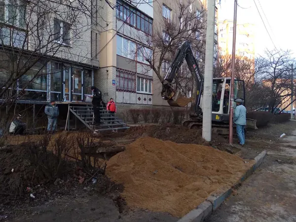 У Луцьку незаконно проводять ремонтні роботи під вікнами багатоповерхівки