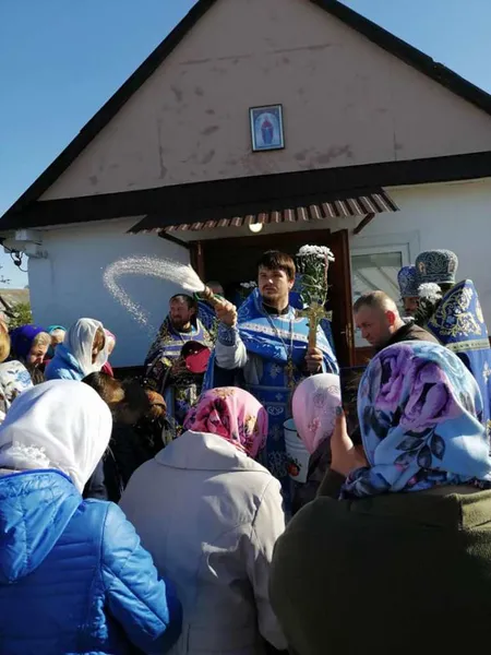 На Волині громада «московського патріархату» після «вигнання» облаштувала собі храм (фото)