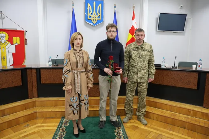 У Луцьку родинам загиблих Героїв вручили державні нагороди (фото)