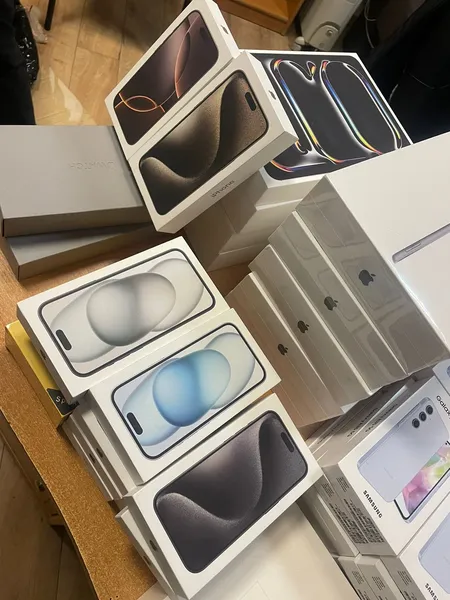 Apple, Samsung та Huawei: через «Ягодин» тишком везли гаджетів на понад мільйон (фото)