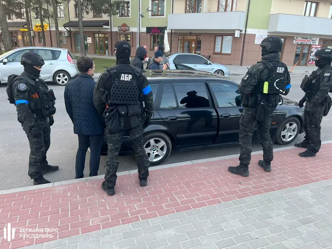 Автобус для військових: на Львівщині посадовець вимагав 100 тисяч у волонтера (фото, відео)