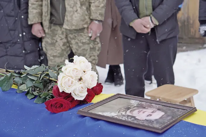 Поховали біля мами: Володимирська громада провела в останню дорогу молодого воїна Артура Шевчука