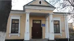 Що приховує будинок із колонами у Володимирі (фото)