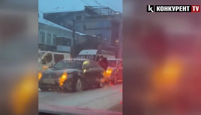 У Луцьку на Ковельській – подвійна ДТП (відео)