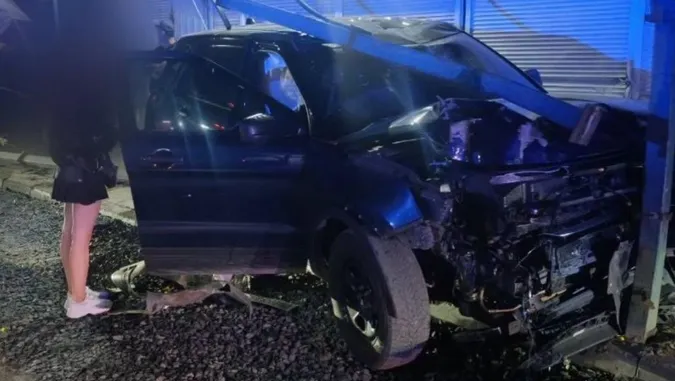 У Луцьку п'яний водій втікав від патрульних і розбив авто (фото)