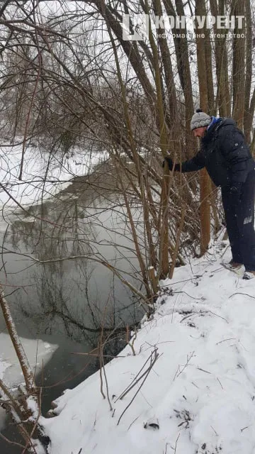 Не пускали зігрітися і не брали таксисти: як лучанин рятував собаку з крижаної води (фото)