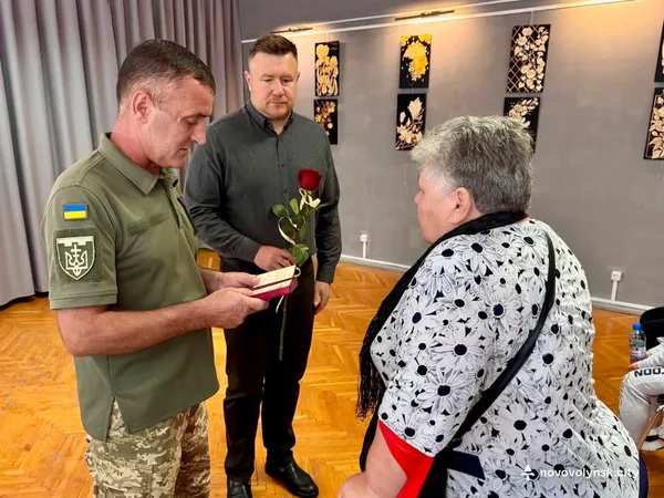 У Нововолинську захисників Романа Филипенка та Олександра Щербіну  відзначили посмертними нагородами (фото)