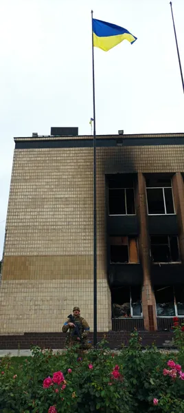 Зеленський приїхав у звільнений від окупантів Ізюм (фото, відео)