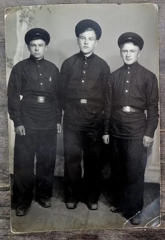 Якими були школярі в селі під Луцьком на початку 1950-х років (ретрофото)