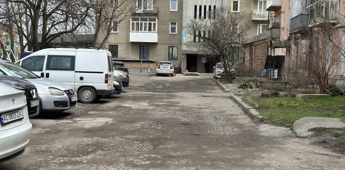 У Луцьку відремонтують двори на Молоді, Грушевського та Пчілки (адреси)