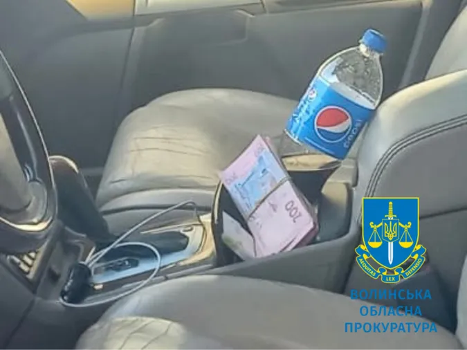 На Волині директора держпідприємства зловили на хабарі (фото)