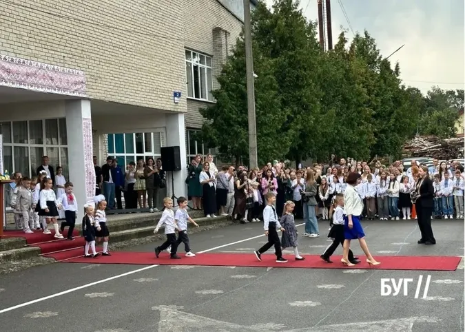 Свято, кульки, перший дзвоник: як у Володимирі відзначили 1 вересня (фото)