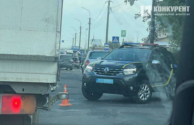 У Луцьку на Карпенка-Карого зіткнулися три автівки – є постраждалі (фото)