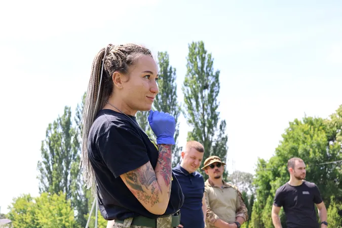 Популярний співак YAKTAK вчився надавати домедичну допомогу у Центрі національного спротиву Волині (фото)