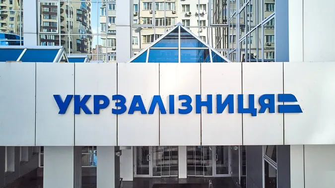 Продаж квитків через Facebook та Apple: Укрзалізниця модернізує систему