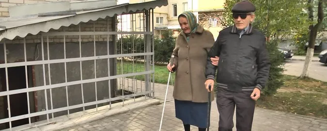Сліпота не завада щастю: незряче подружжя з Волині виховало 4 дітей (фото)