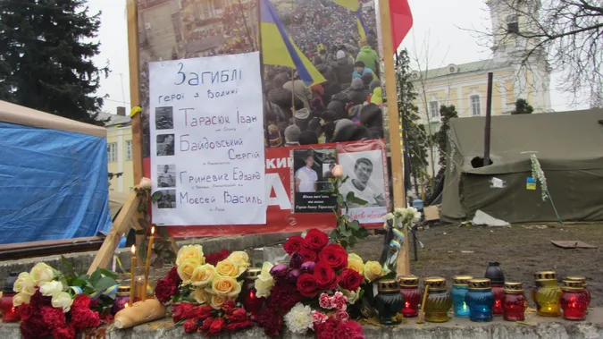 У мережі показали архівні кадри з вшанування Героїв Небесної сотні у Луцьку (фото)