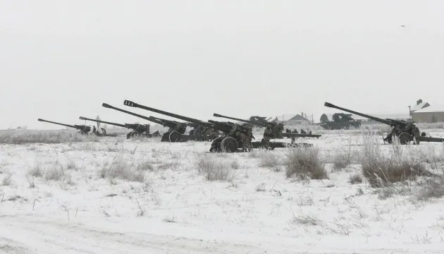 Українські військові провели артилерійські стрільби біля окупованого Криму (відео)