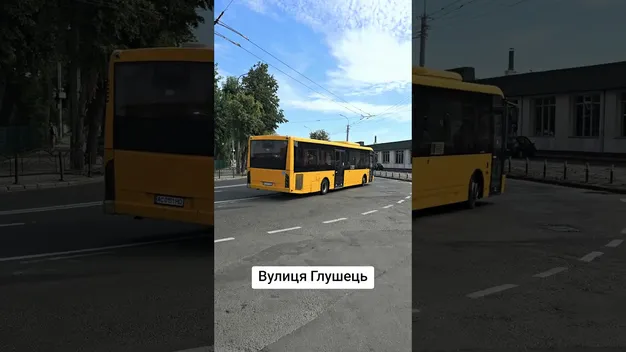 У гонитві за пасажирами порушують ПДР: лучани скаржаться на «перегони» автобусів у Луцьку (відео)