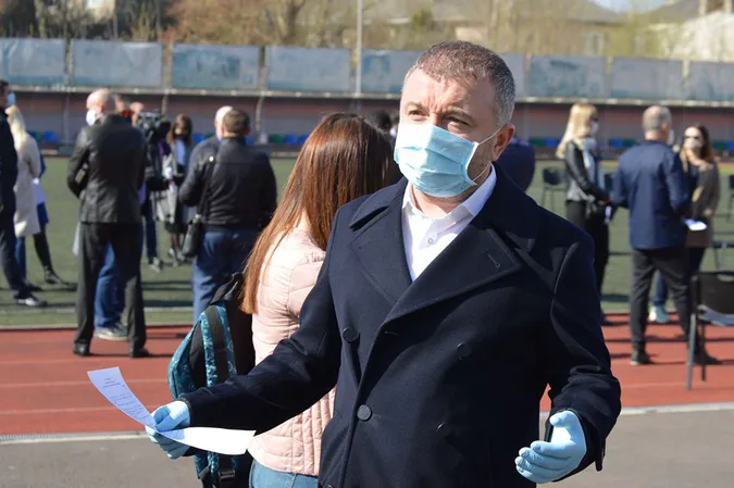 Чому з луцьких медиків беруть гроші за проїзд та коли це припиниться