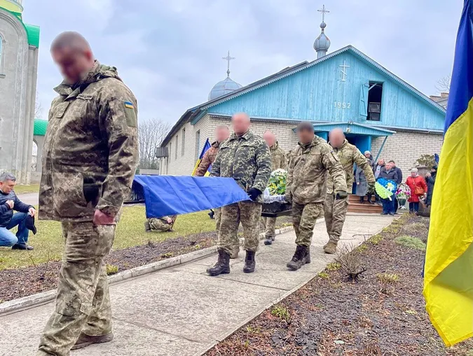 В Нововолинську попрощались з захисником Романом Бербегою (фото)