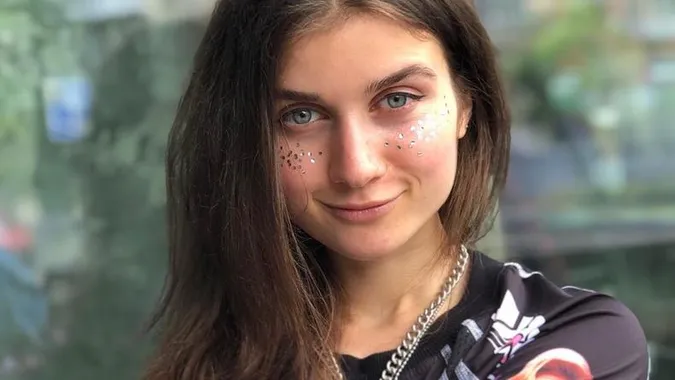 Jerry Heil розповіла, що неадекватний сусід погрожував її зґвалтувати