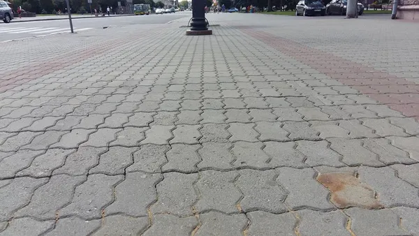 Із центру Луцька зникла лавка «закоханих ліхтарів»