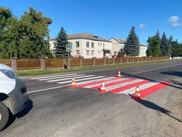 У фокусі – безпека школярів: на дорогах Волині малюють нові «зебри» (фото)